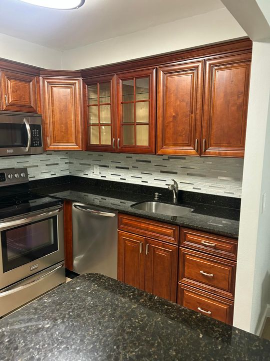 For Rent: $1,500 (1 beds, 1 baths, 720 Square Feet)