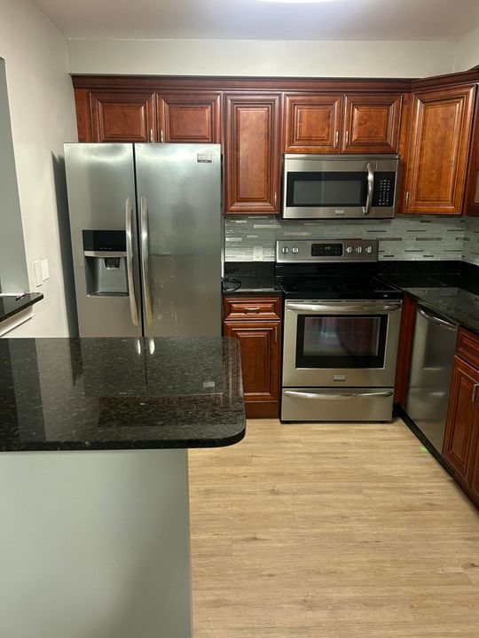 For Rent: $1,500 (1 beds, 1 baths, 720 Square Feet)