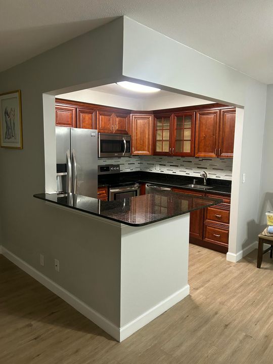 For Rent: $1,500 (1 beds, 1 baths, 720 Square Feet)