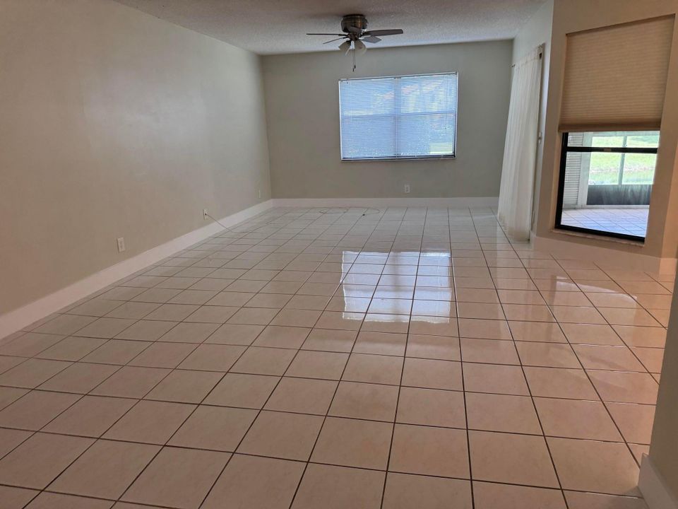 На продажу: $220,000 (2 спален, 2 ванн, 1133 Квадратных фут)