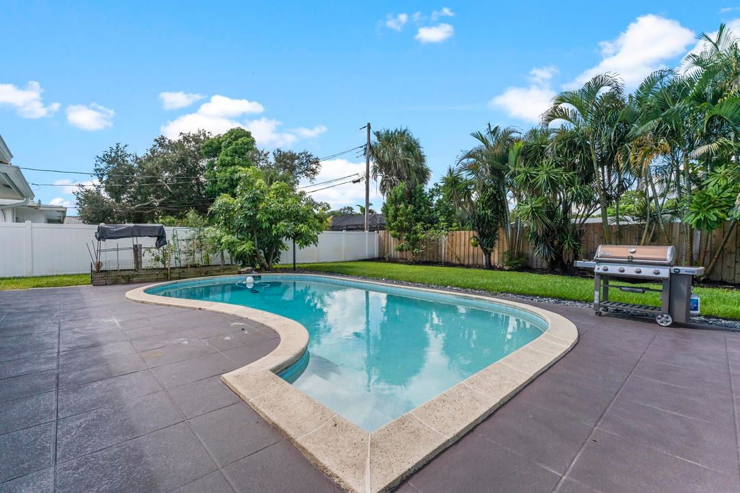 For Sale: $825,000 (3 beds, 3 baths, 1608 Square Feet)