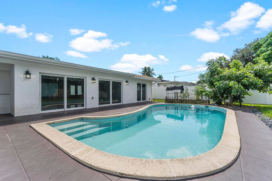 For Sale: $825,000 (3 beds, 3 baths, 1608 Square Feet)