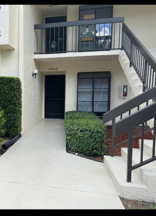 На продажу: $220,000 (2 спален, 2 ванн, 1133 Квадратных фут)