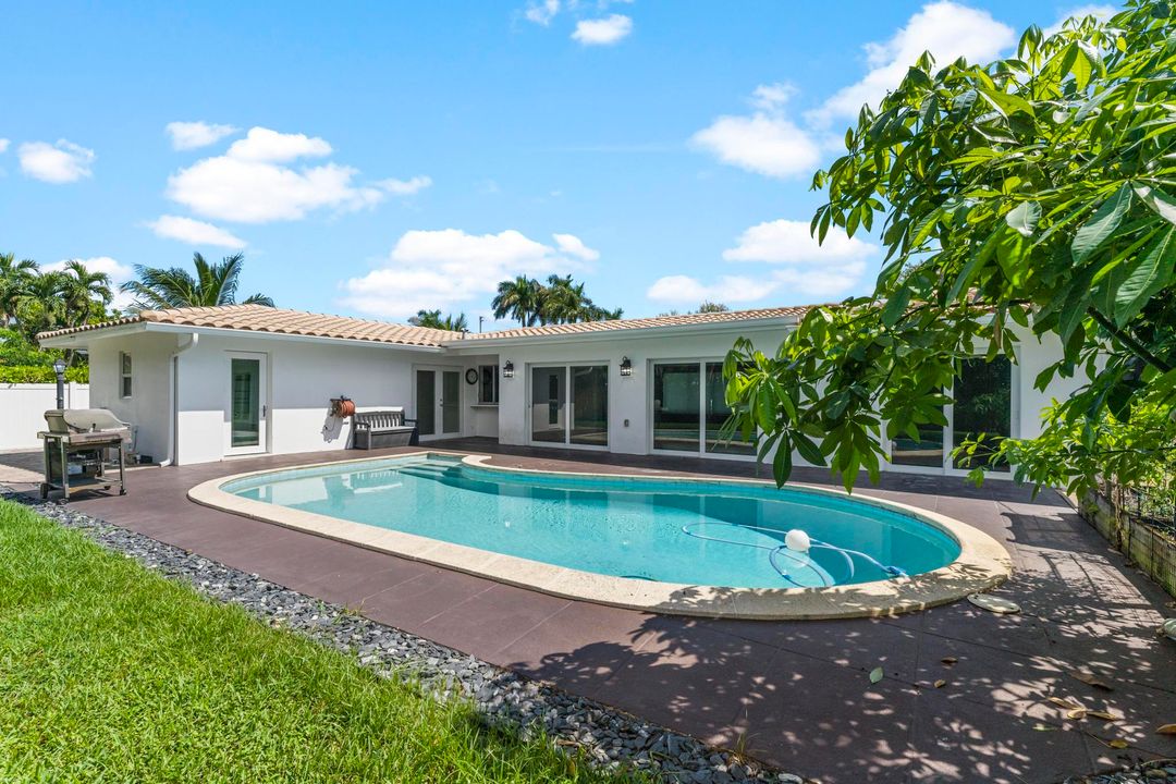 For Sale: $825,000 (3 beds, 3 baths, 1608 Square Feet)