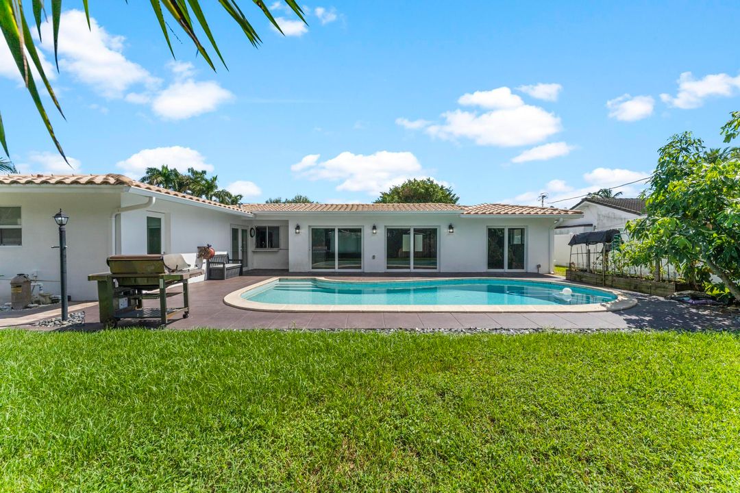 For Sale: $825,000 (3 beds, 3 baths, 1608 Square Feet)