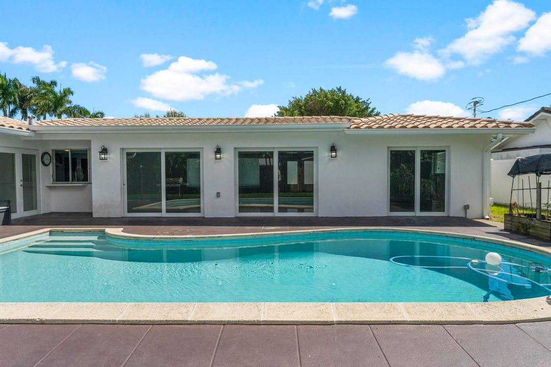 For Sale: $825,000 (3 beds, 3 baths, 1608 Square Feet)