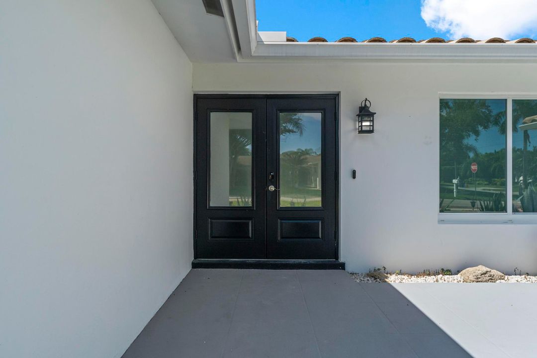 For Sale: $825,000 (3 beds, 3 baths, 1608 Square Feet)