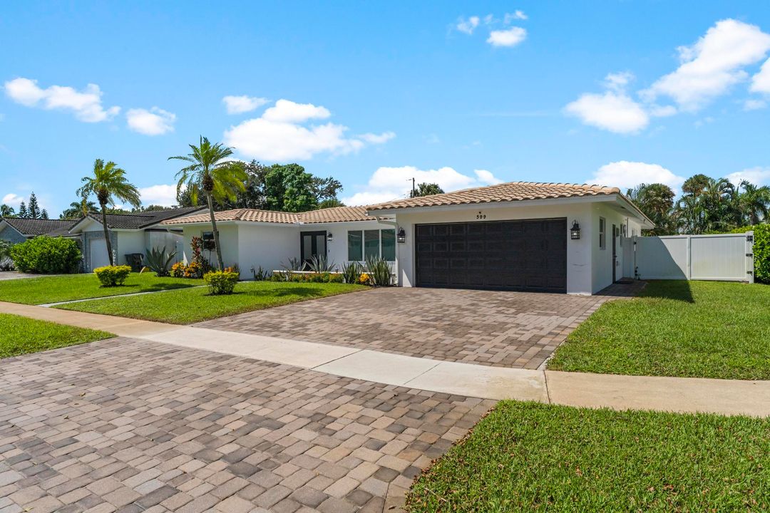 For Sale: $825,000 (3 beds, 3 baths, 1608 Square Feet)