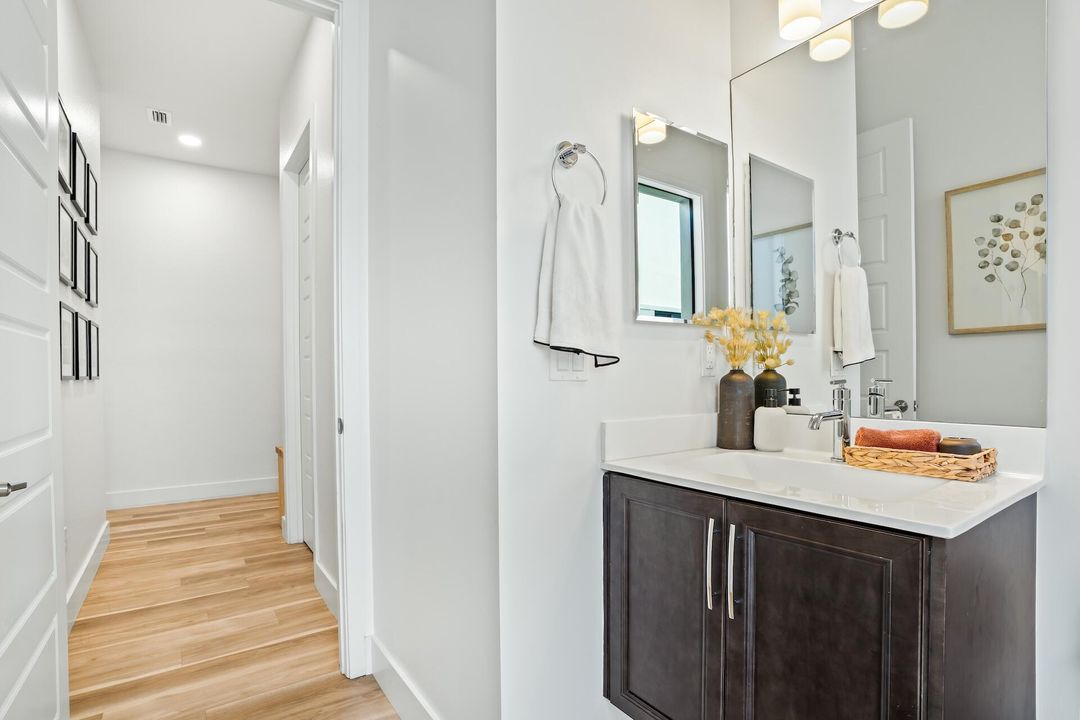 На продажу: $1,725,000 (5 спален, 5 ванн, 4032 Квадратных фут)