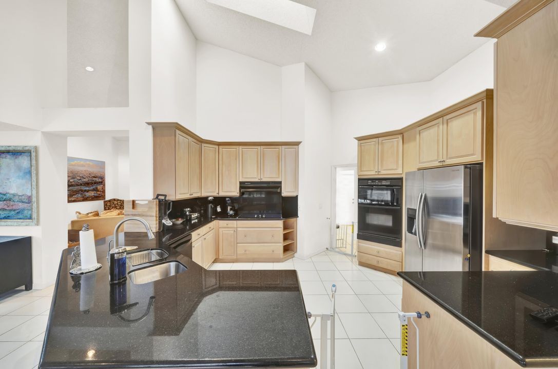 For Rent: $5,750 (4 beds, 3 baths, 2535 Square Feet)