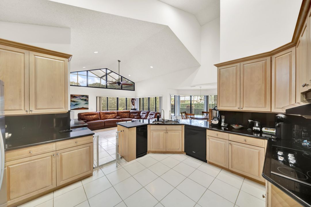 For Rent: $5,750 (4 beds, 3 baths, 2535 Square Feet)