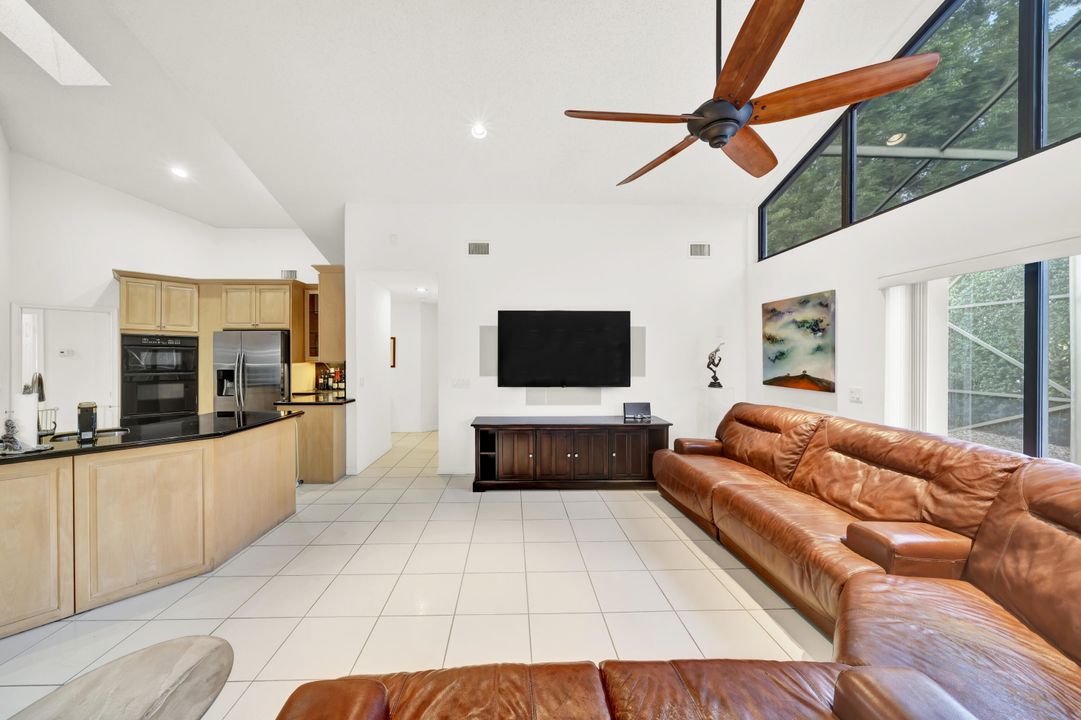 For Rent: $5,750 (4 beds, 3 baths, 2535 Square Feet)