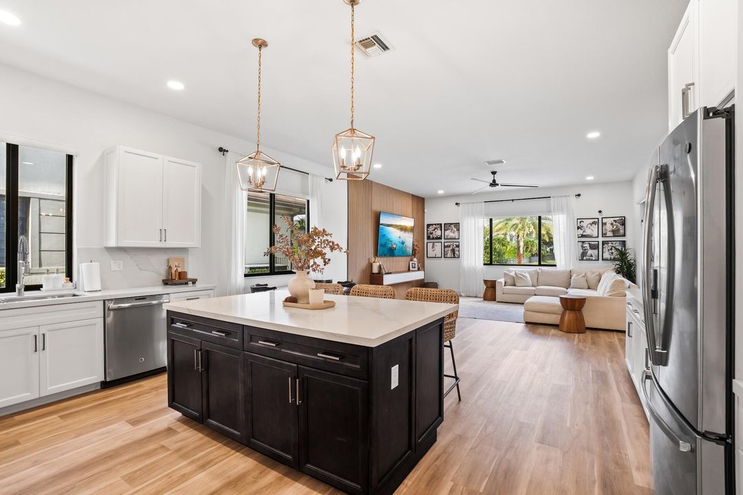 На продажу: $1,725,000 (5 спален, 5 ванн, 4032 Квадратных фут)