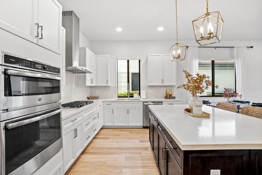 На продажу: $1,725,000 (5 спален, 5 ванн, 4032 Квадратных фут)