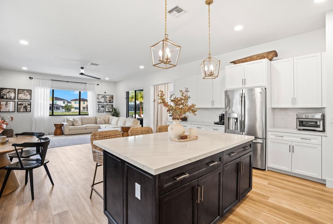 На продажу: $1,725,000 (5 спален, 5 ванн, 4032 Квадратных фут)