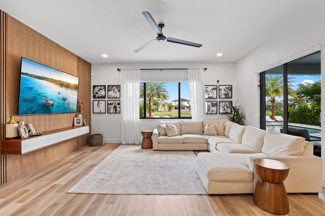 На продажу: $1,725,000 (5 спален, 5 ванн, 4032 Квадратных фут)