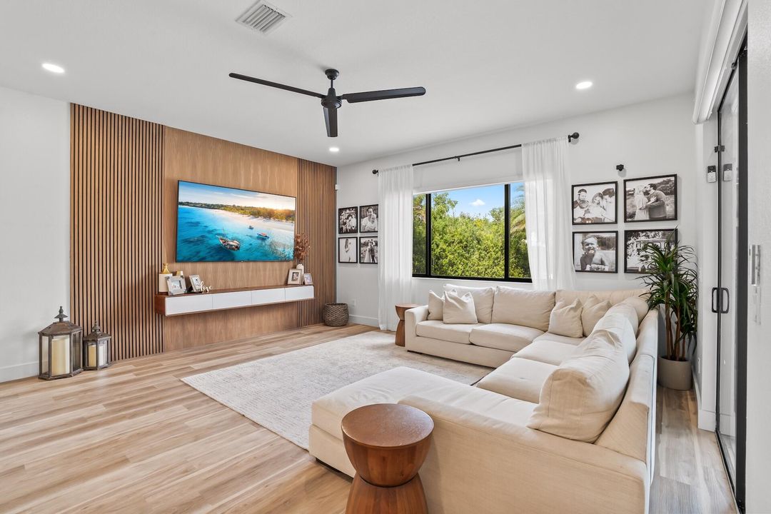 На продажу: $1,725,000 (5 спален, 5 ванн, 4032 Квадратных фут)