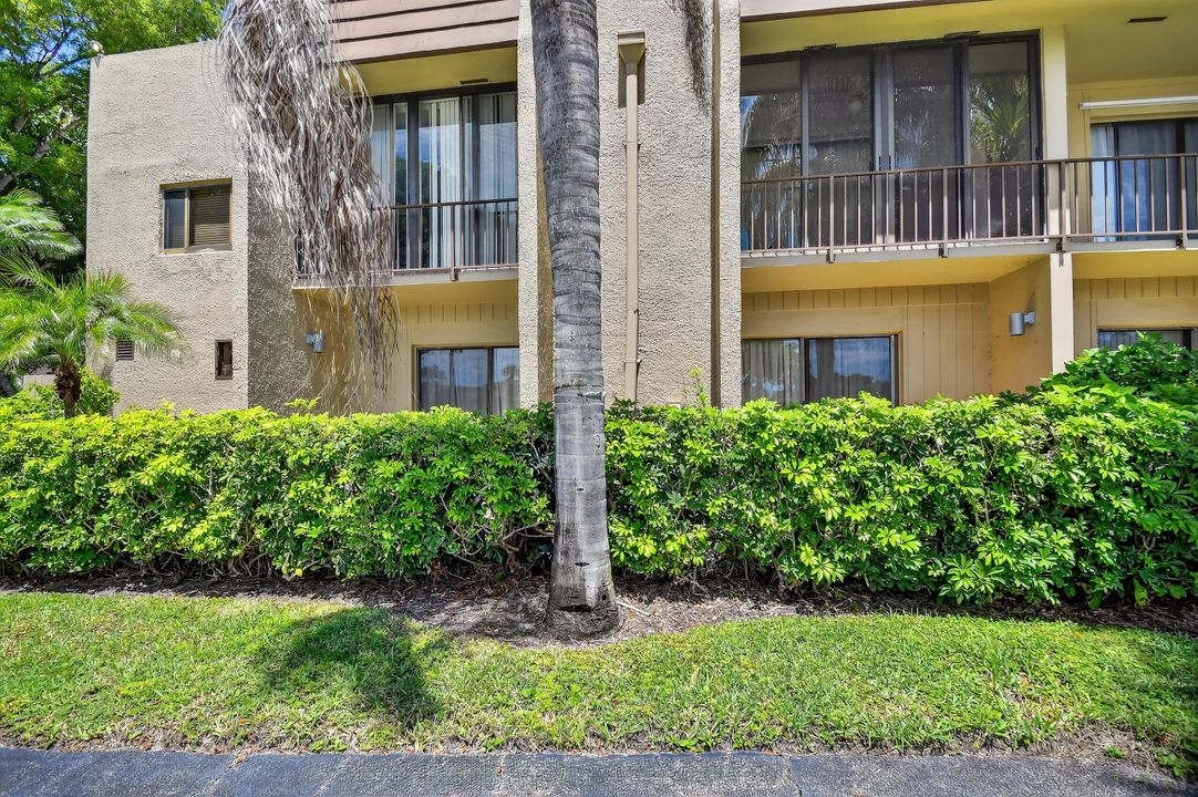 待售: $175,000 (1 贝兹, 1 浴室, 882 平方英尺)