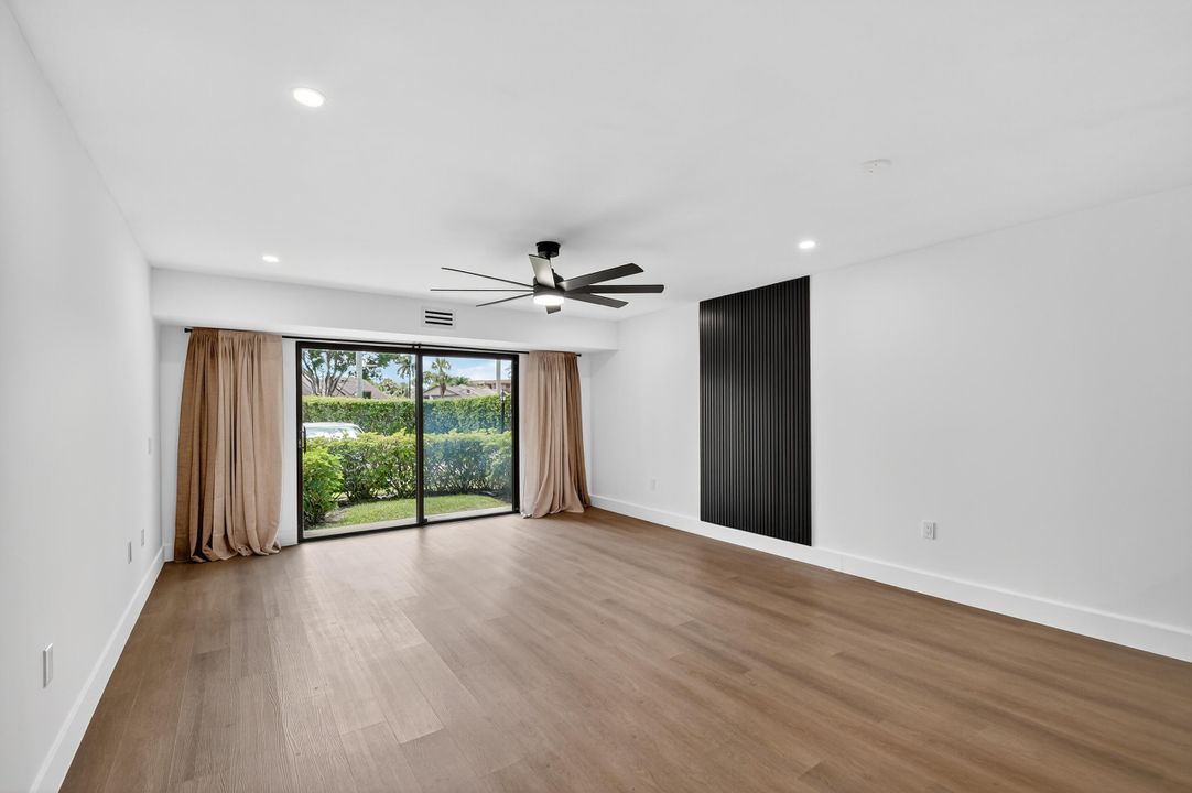 待售: $175,000 (1 贝兹, 1 浴室, 882 平方英尺)