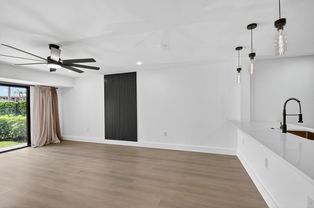 待售: $175,000 (1 贝兹, 1 浴室, 882 平方英尺)