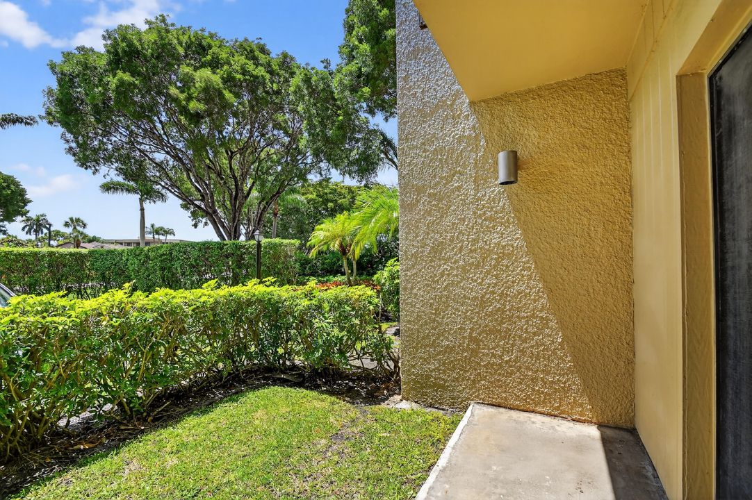 待售: $175,000 (1 贝兹, 1 浴室, 882 平方英尺)