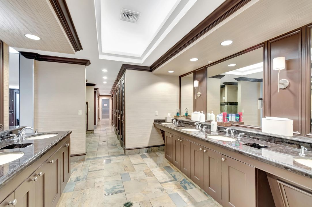 待售: $175,000 (1 贝兹, 1 浴室, 882 平方英尺)