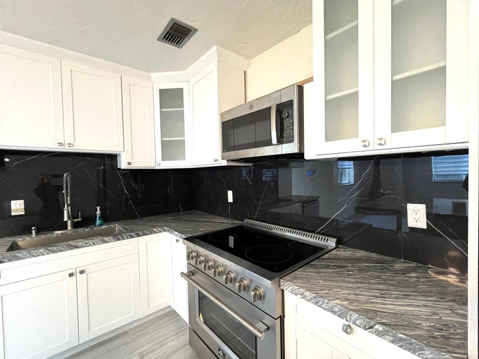 Active With Contract: $725,000 (3 beds, 2 baths, 1762 Square Feet)