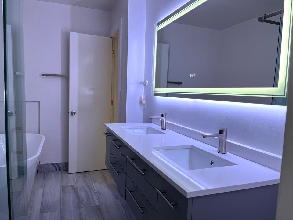 Active With Contract: $725,000 (3 beds, 2 baths, 1762 Square Feet)