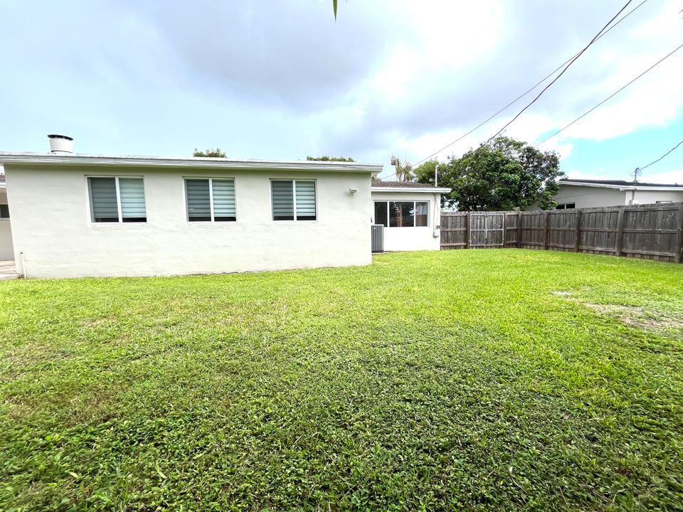 Active With Contract: $725,000 (3 beds, 2 baths, 1762 Square Feet)