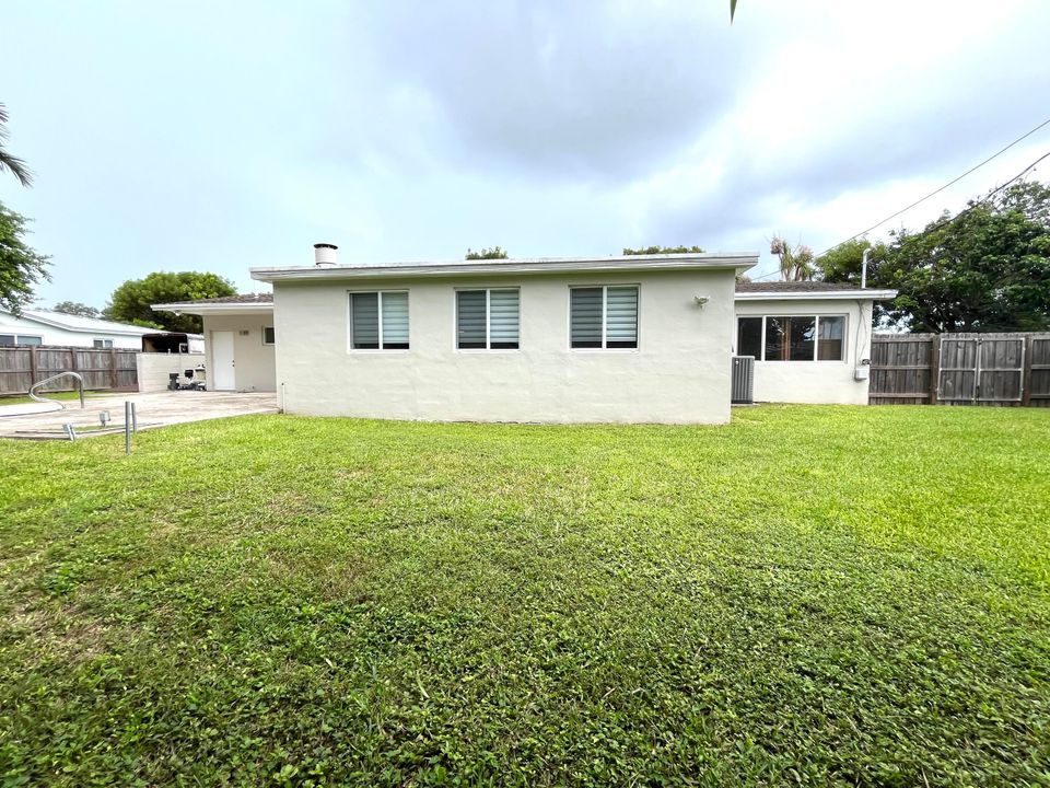 Active With Contract: $725,000 (3 beds, 2 baths, 1762 Square Feet)