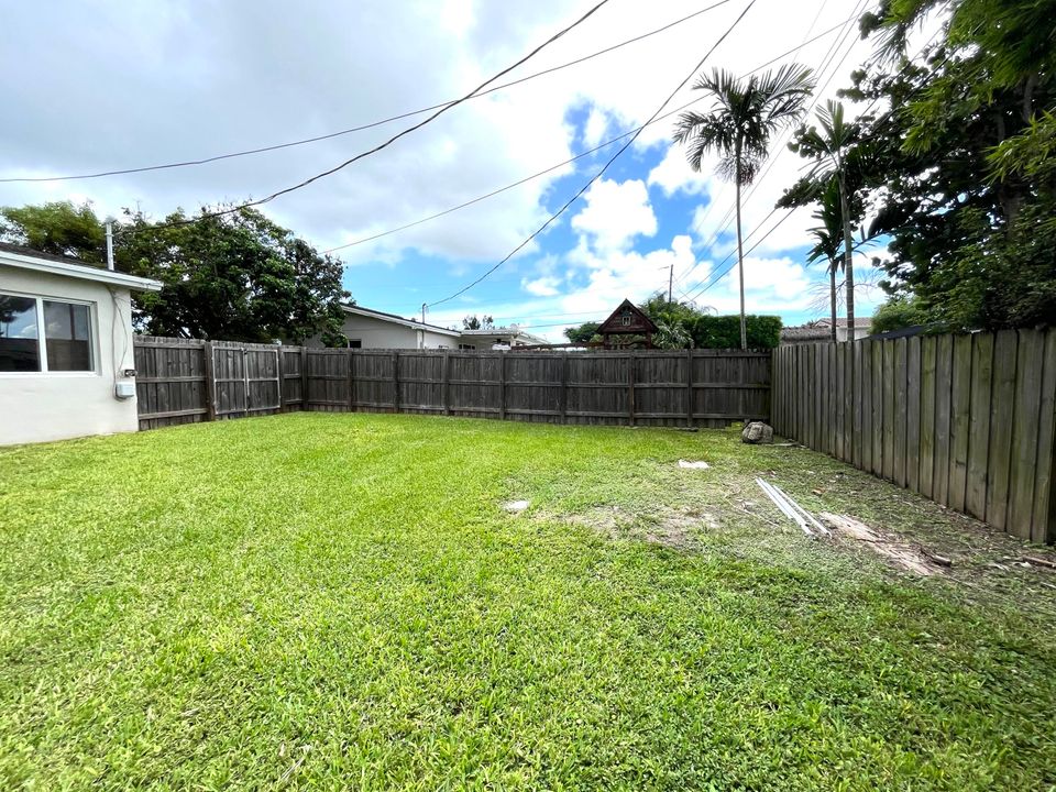 Active With Contract: $725,000 (3 beds, 2 baths, 1762 Square Feet)