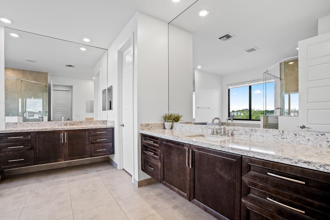 На продажу: $1,725,000 (5 спален, 5 ванн, 4032 Квадратных фут)