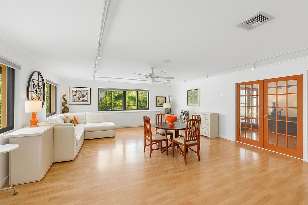 For Sale: $1,030,000 (3 beds, 2 baths, 1863 Square Feet)