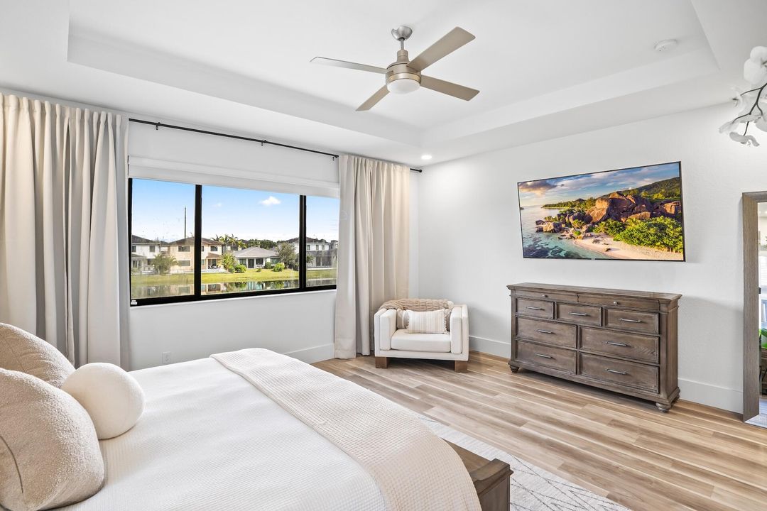 На продажу: $1,725,000 (5 спален, 5 ванн, 4032 Квадратных фут)