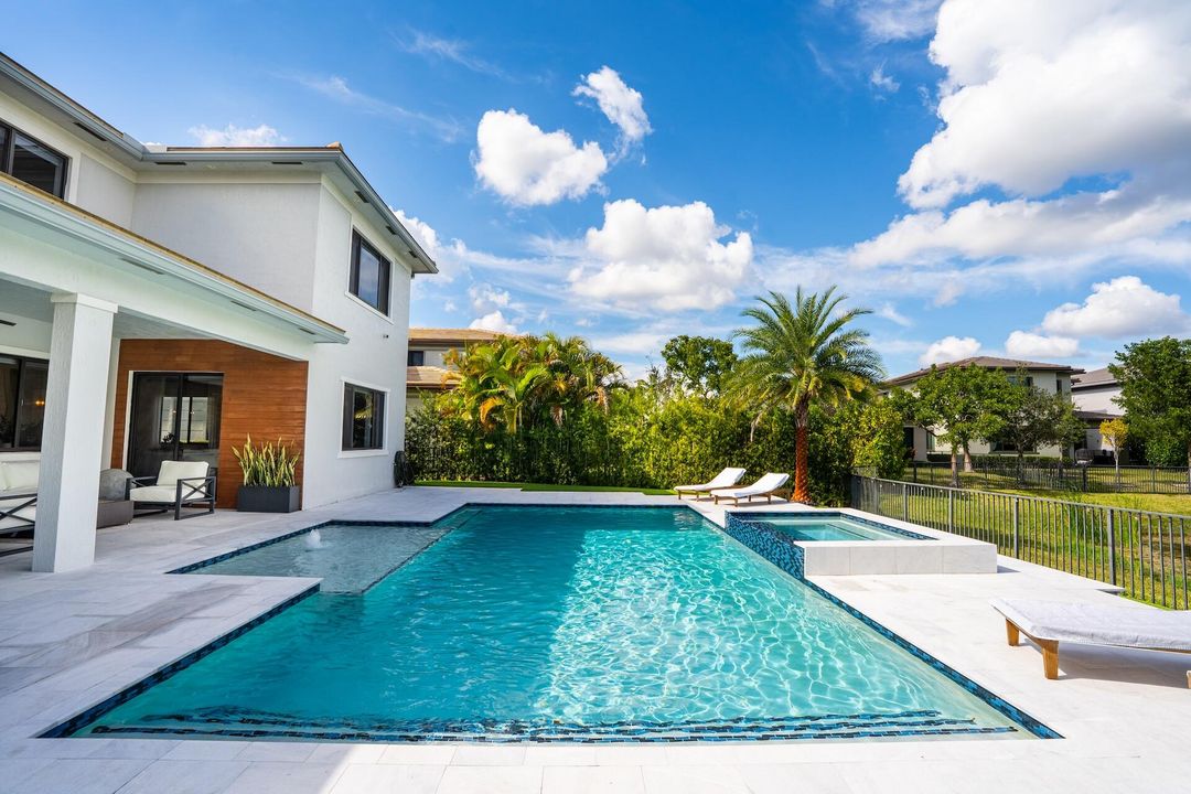 На продажу: $1,725,000 (5 спален, 5 ванн, 4032 Квадратных фут)