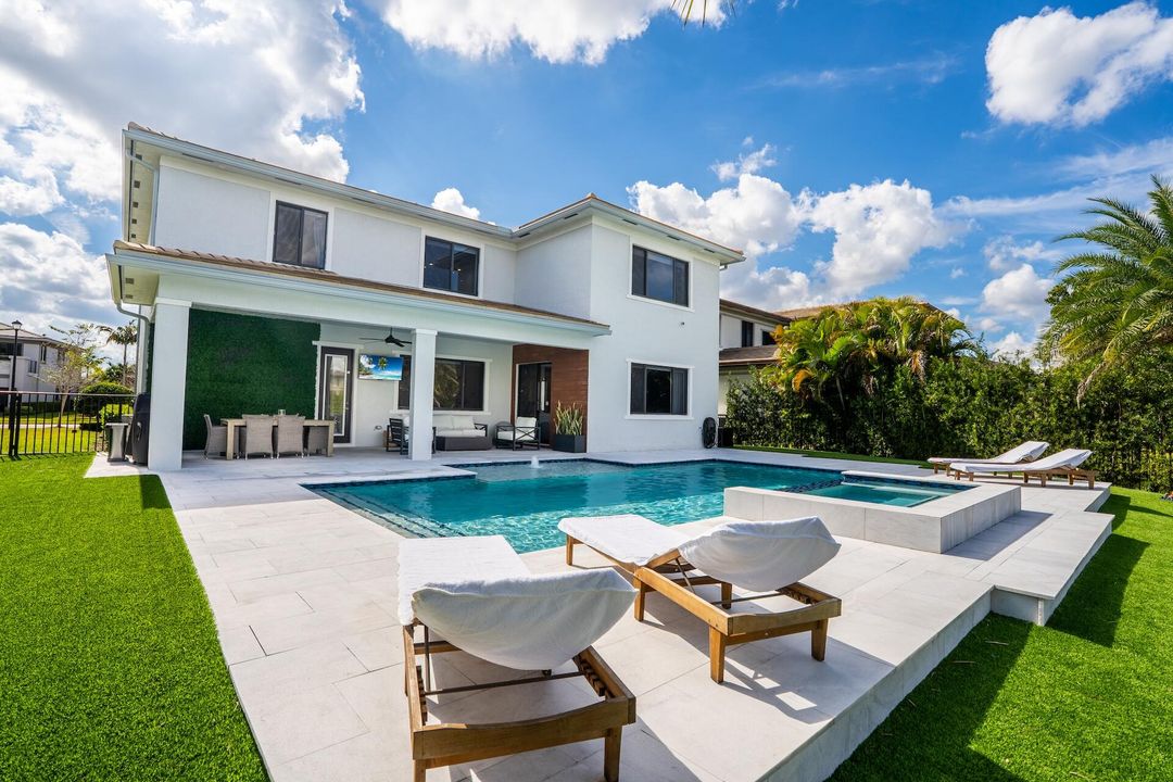 На продажу: $1,725,000 (5 спален, 5 ванн, 4032 Квадратных фут)