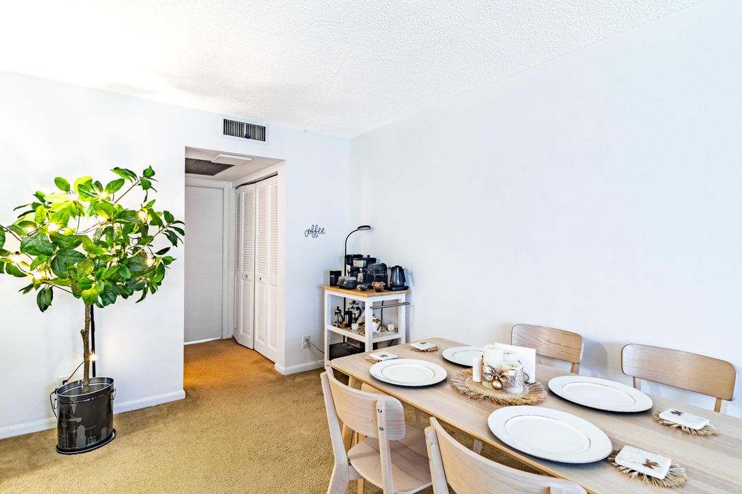 待售: $118,000 (1 贝兹, 1 浴室, 715 平方英尺)