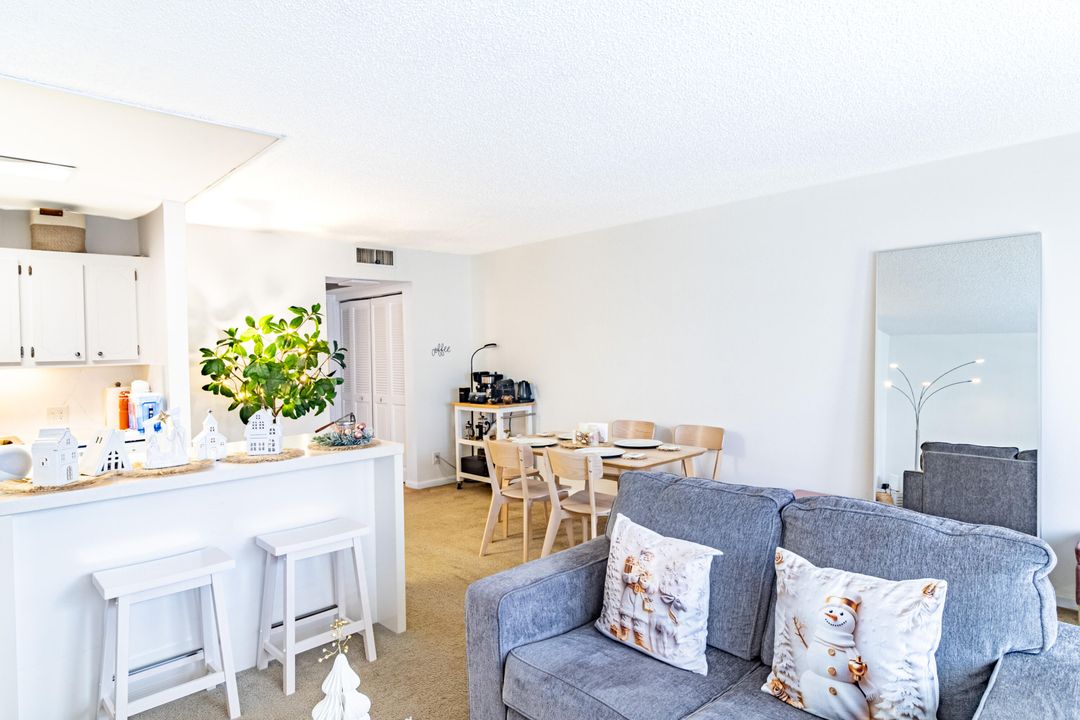 待售: $118,000 (1 贝兹, 1 浴室, 715 平方英尺)