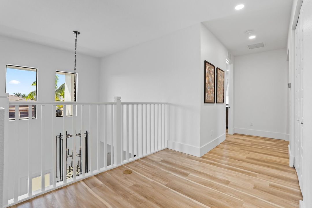 На продажу: $1,725,000 (5 спален, 5 ванн, 4032 Квадратных фут)