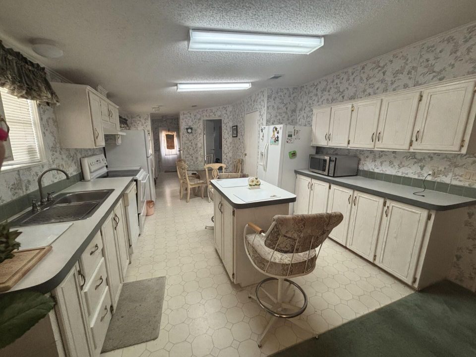 For Sale: $115,000 (4 beds, 2 baths, 2084 Square Feet)