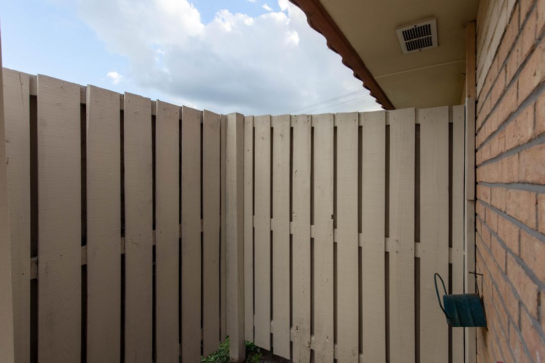 合同活跃: $2,450 (2 贝兹, 2 浴室, 1288 平方英尺)