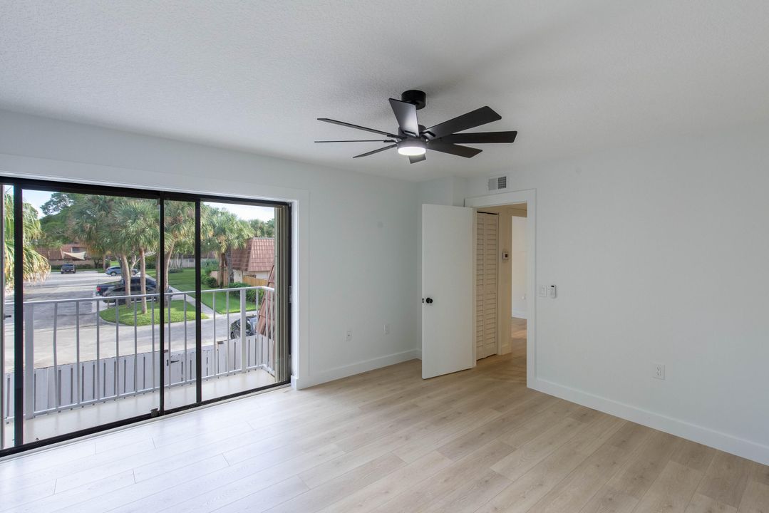 合同活跃: $2,450 (2 贝兹, 2 浴室, 1288 平方英尺)