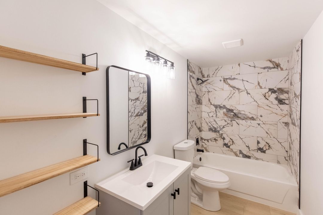 合同活跃: $2,450 (2 贝兹, 2 浴室, 1288 平方英尺)