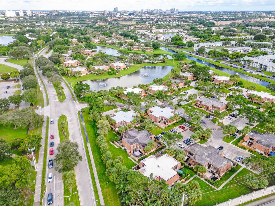 合同活跃: $2,450 (2 贝兹, 2 浴室, 1288 平方英尺)