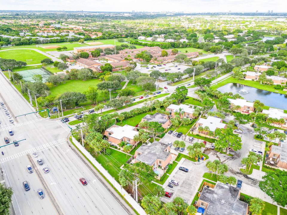 合同活跃: $2,450 (2 贝兹, 2 浴室, 1288 平方英尺)