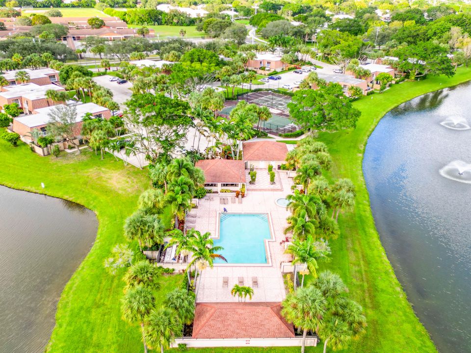 合同活跃: $2,450 (2 贝兹, 2 浴室, 1288 平方英尺)