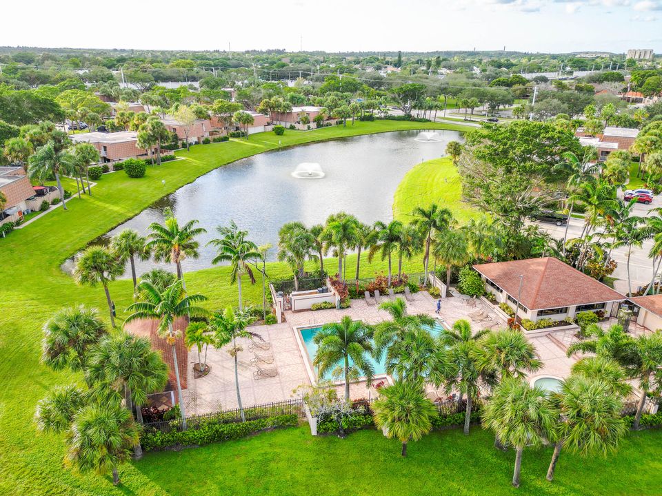 合同活跃: $2,450 (2 贝兹, 2 浴室, 1288 平方英尺)