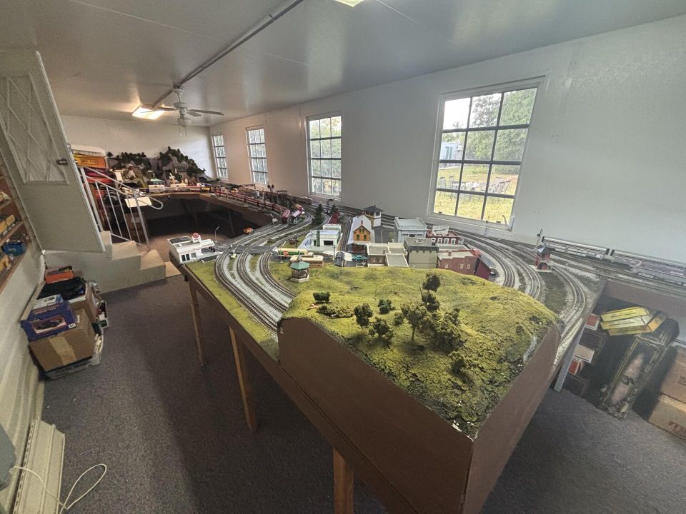 For Sale: $115,000 (4 beds, 2 baths, 2084 Square Feet)