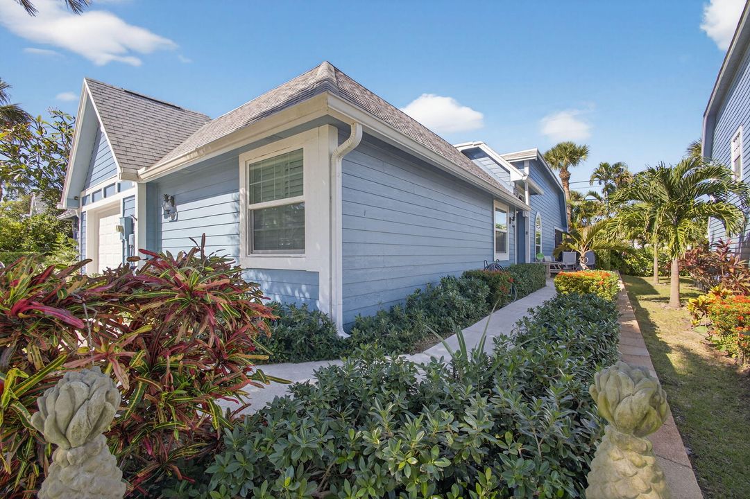 For Sale: $876,000 (3 beds, 2 baths, 1593 Square Feet)