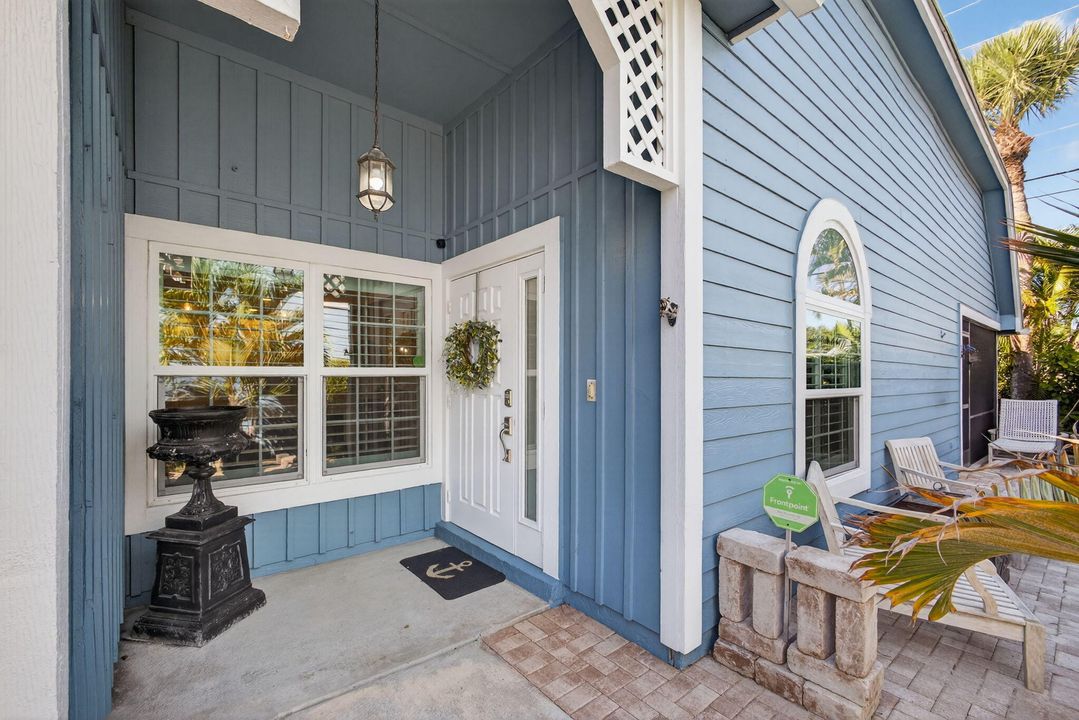 For Sale: $876,000 (3 beds, 2 baths, 1593 Square Feet)